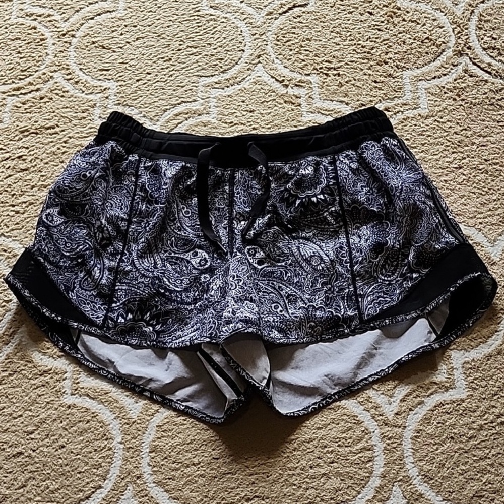 Lululemon Hotty Hot Shorts in Mini Antique Paisley